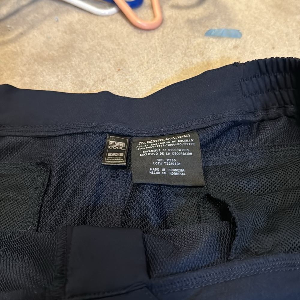 32 degrees Navy Blue shorts size Large - Picture 2 of 3
